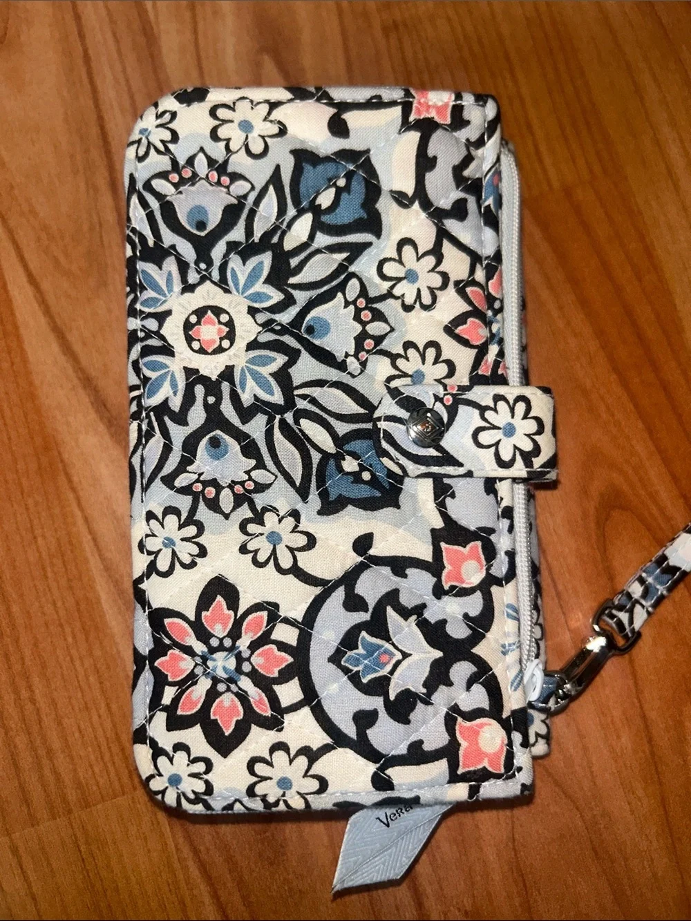 Vera Bradley Lisbon Medallion RFID Smartphone Wristlet Wallet